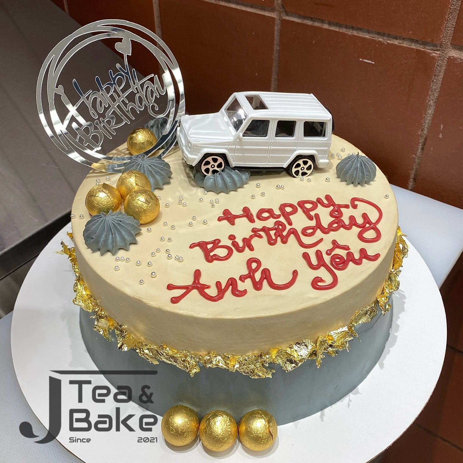 8-inch (White SUV is N/A)