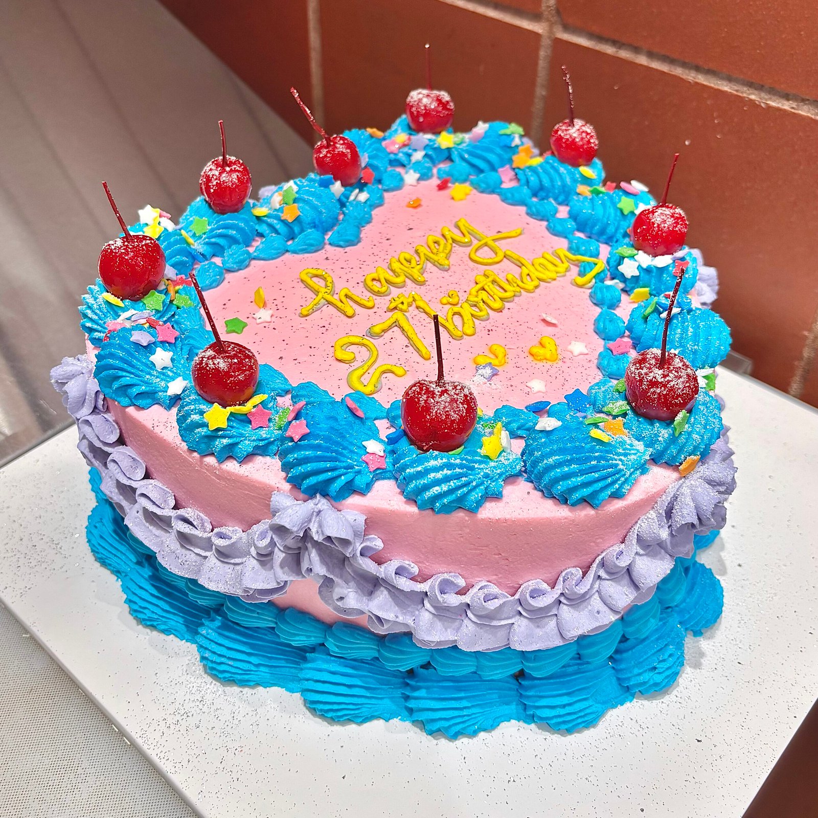 Edible glitter spray